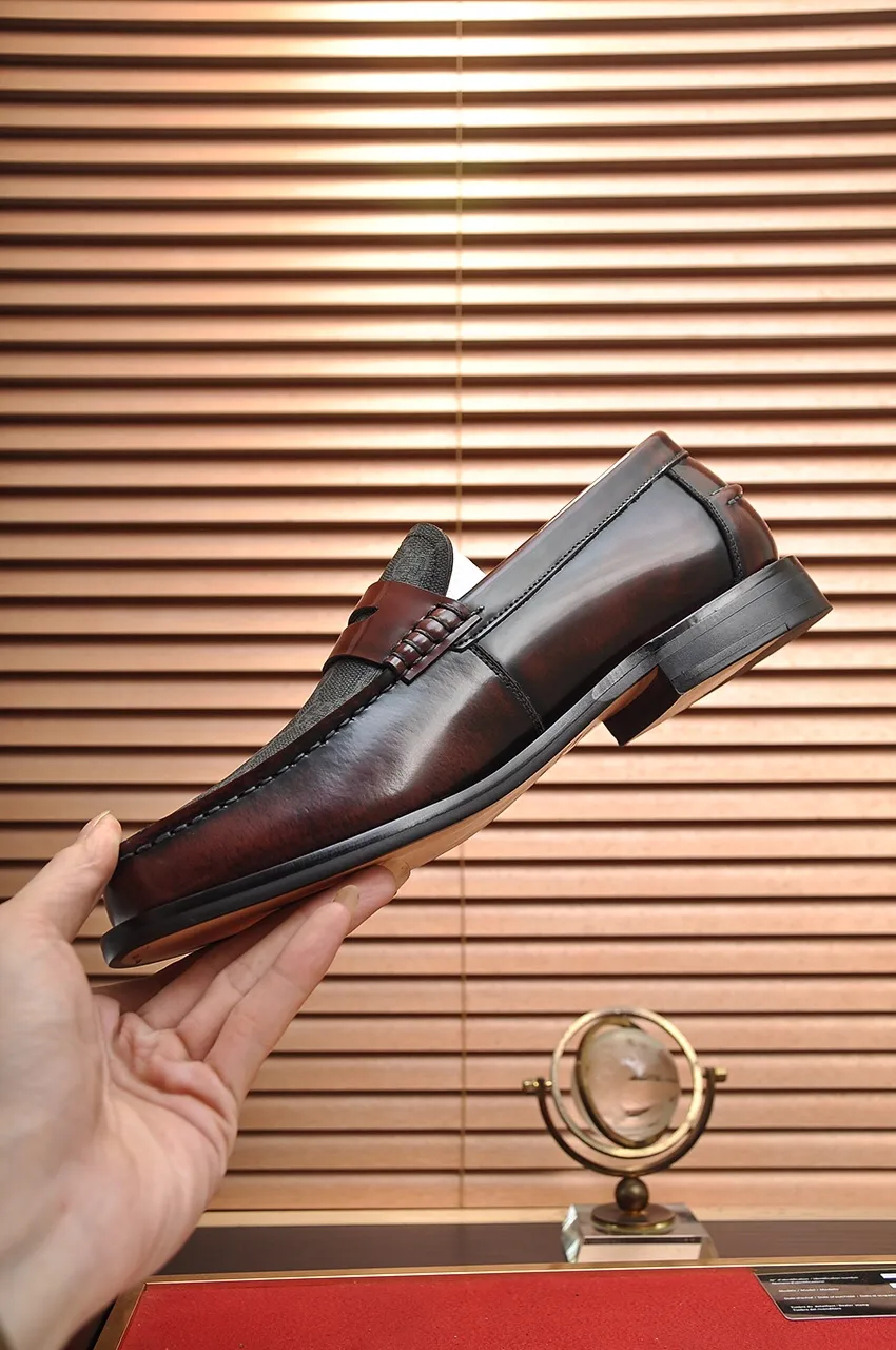 Men's shoes💰560💶Italy's top luxury men's shoe giant (GUCCI) (Gucci) (full cowhide lining) new arrival🍃Original European style🔰 Pleasant to the eye😍In order to make the shoes more durable and non-deformable🌀The production continues to follow traditional methods but there is still no lack of innovation💪Choose original sheepskin for the leather♻️ Smooth and natural And extra bright ⭐Made of imported cowhide, the first choice of rich people 38-45 (45 customized)